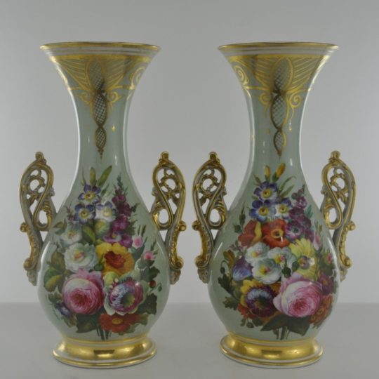 Винтажная пара фарфоровых ваз
