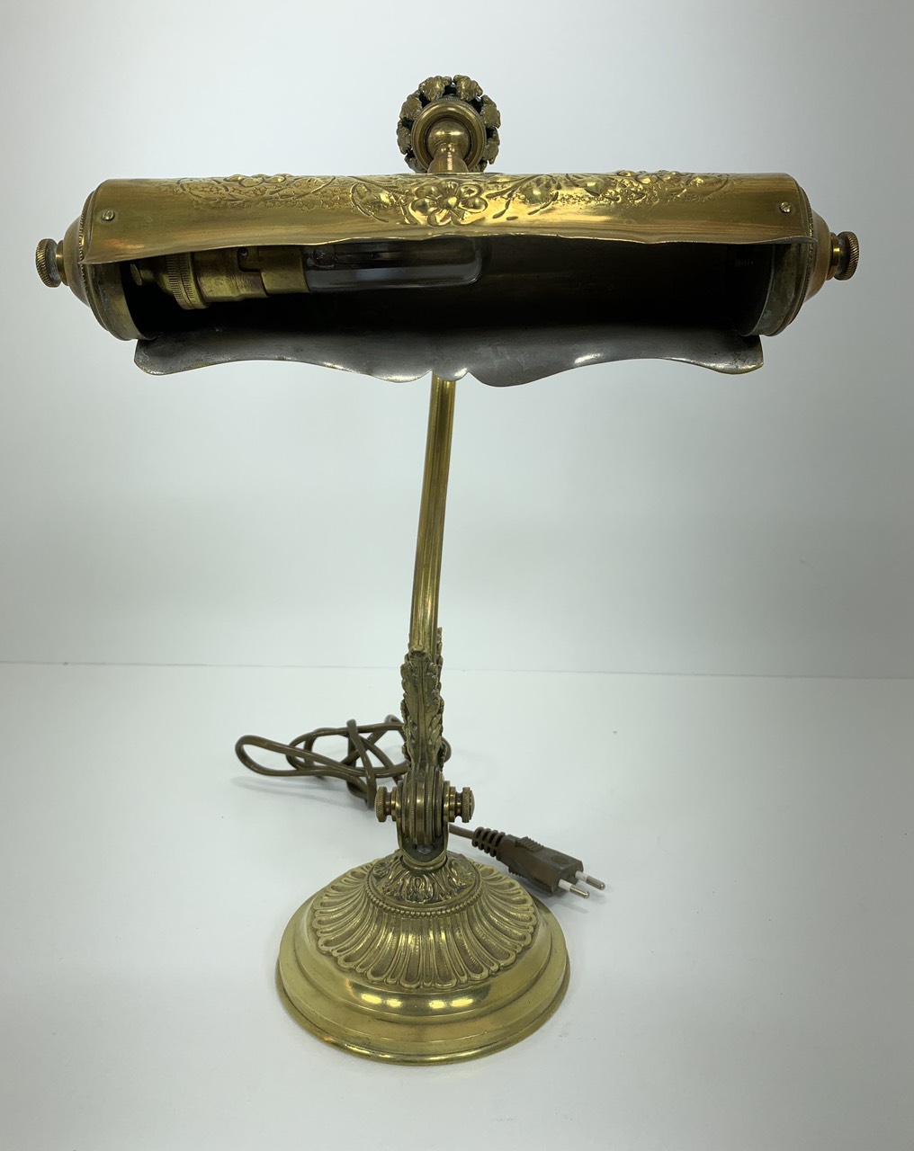 Антикварная настольная лампа из бронзы и латуни