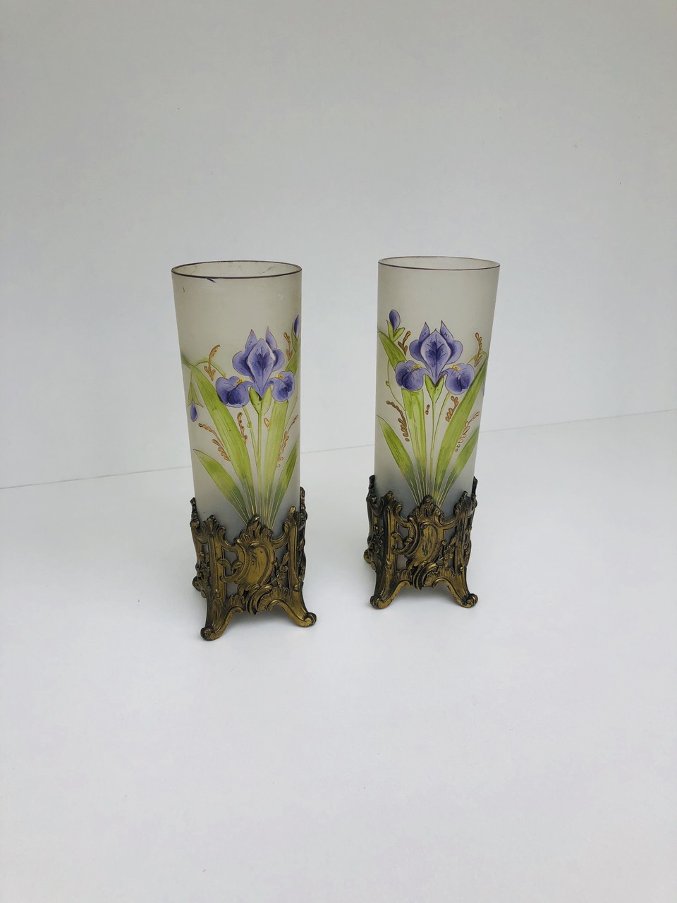 Антикварная пара ваз с ручной росписью