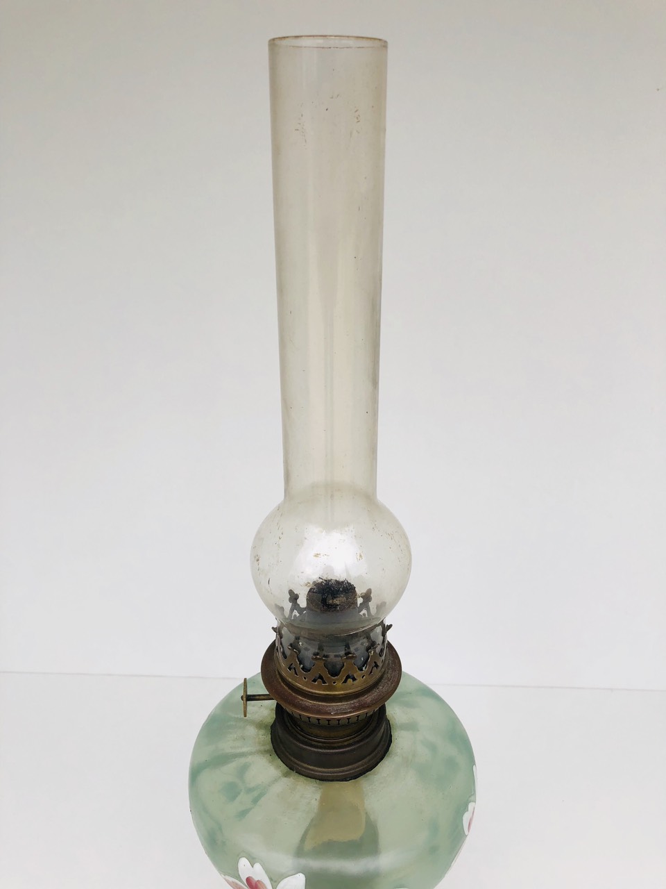 Антикварная керосиновая лампа в стиле Ар-Нуво