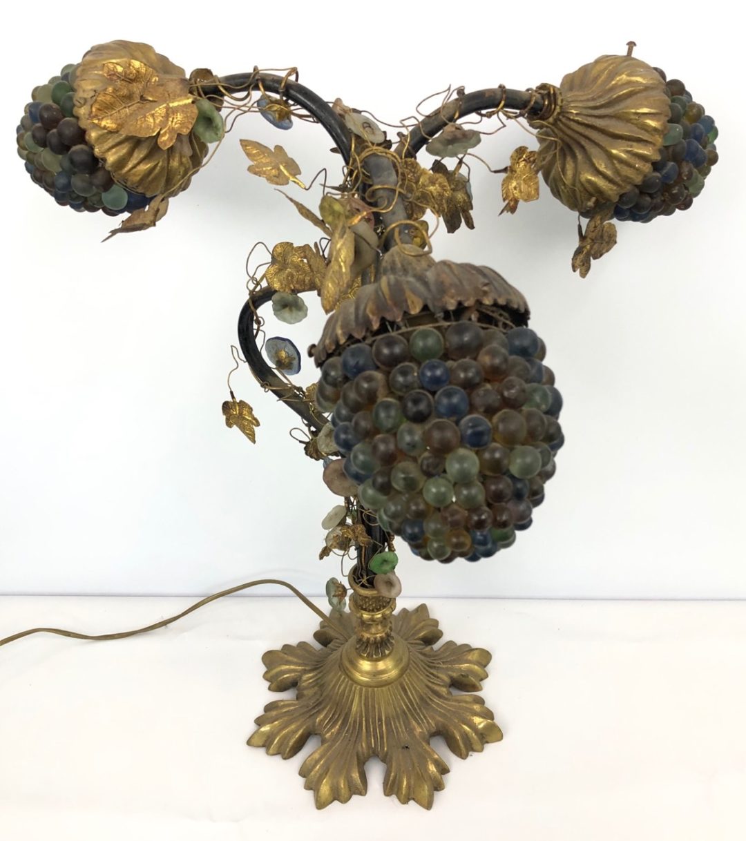 Антикварная лампа с плафонами из муранского стекла