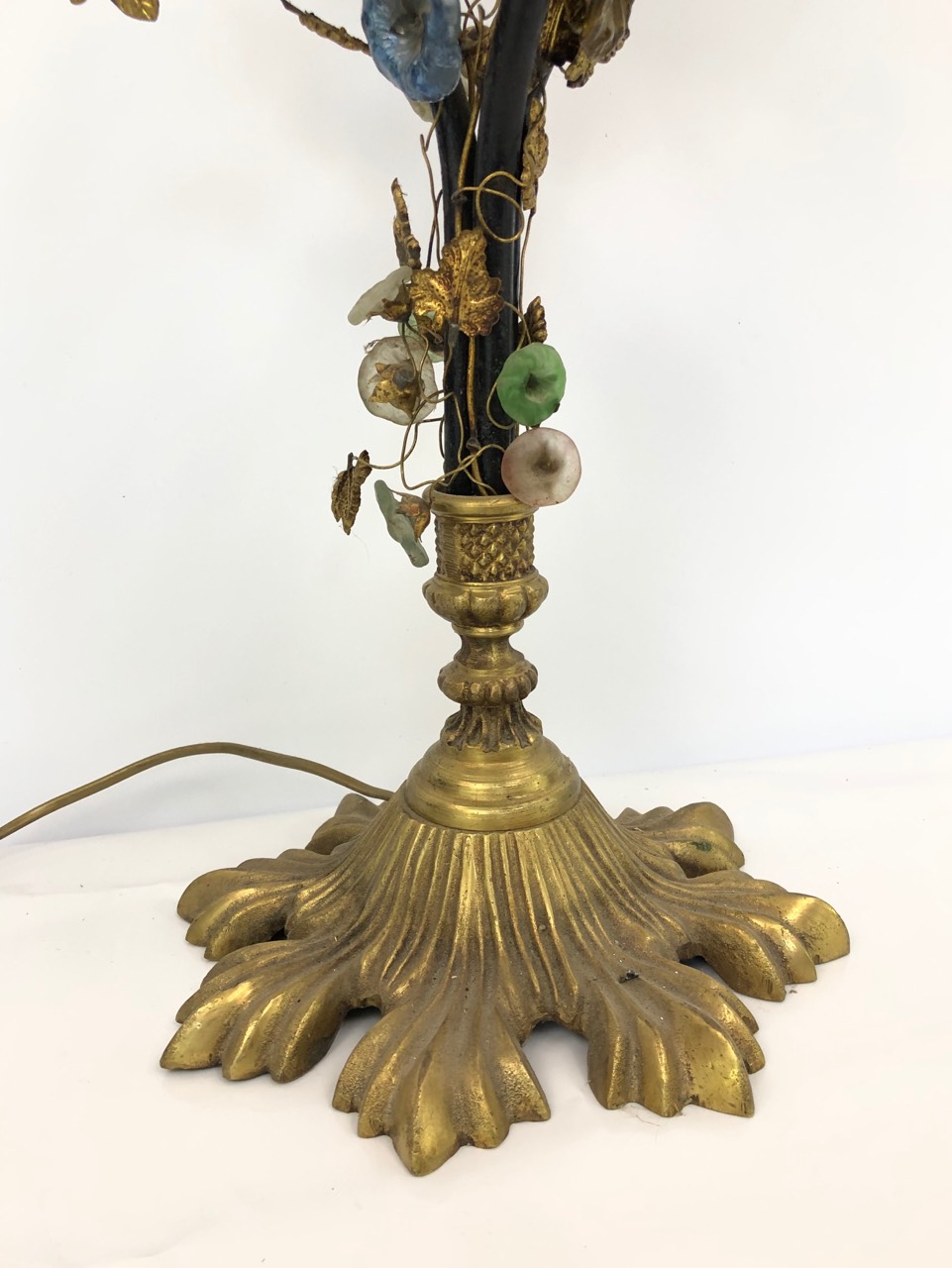 Антикварная лампа с плафонами из муранского стекла