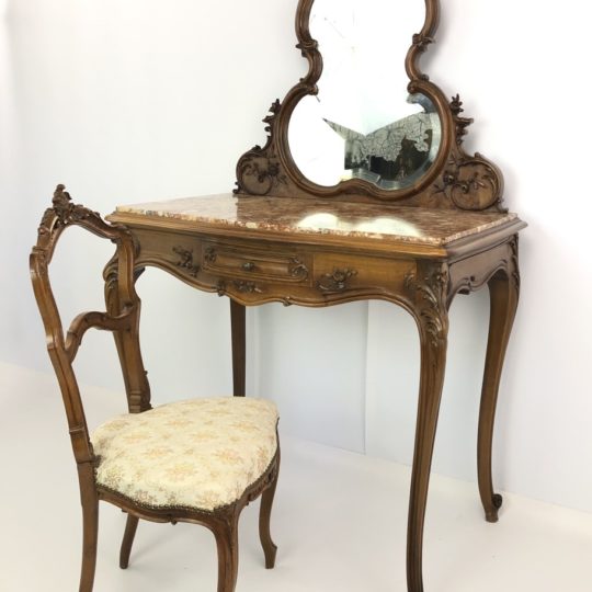 Антикварный дамский столик в стиле Рококо