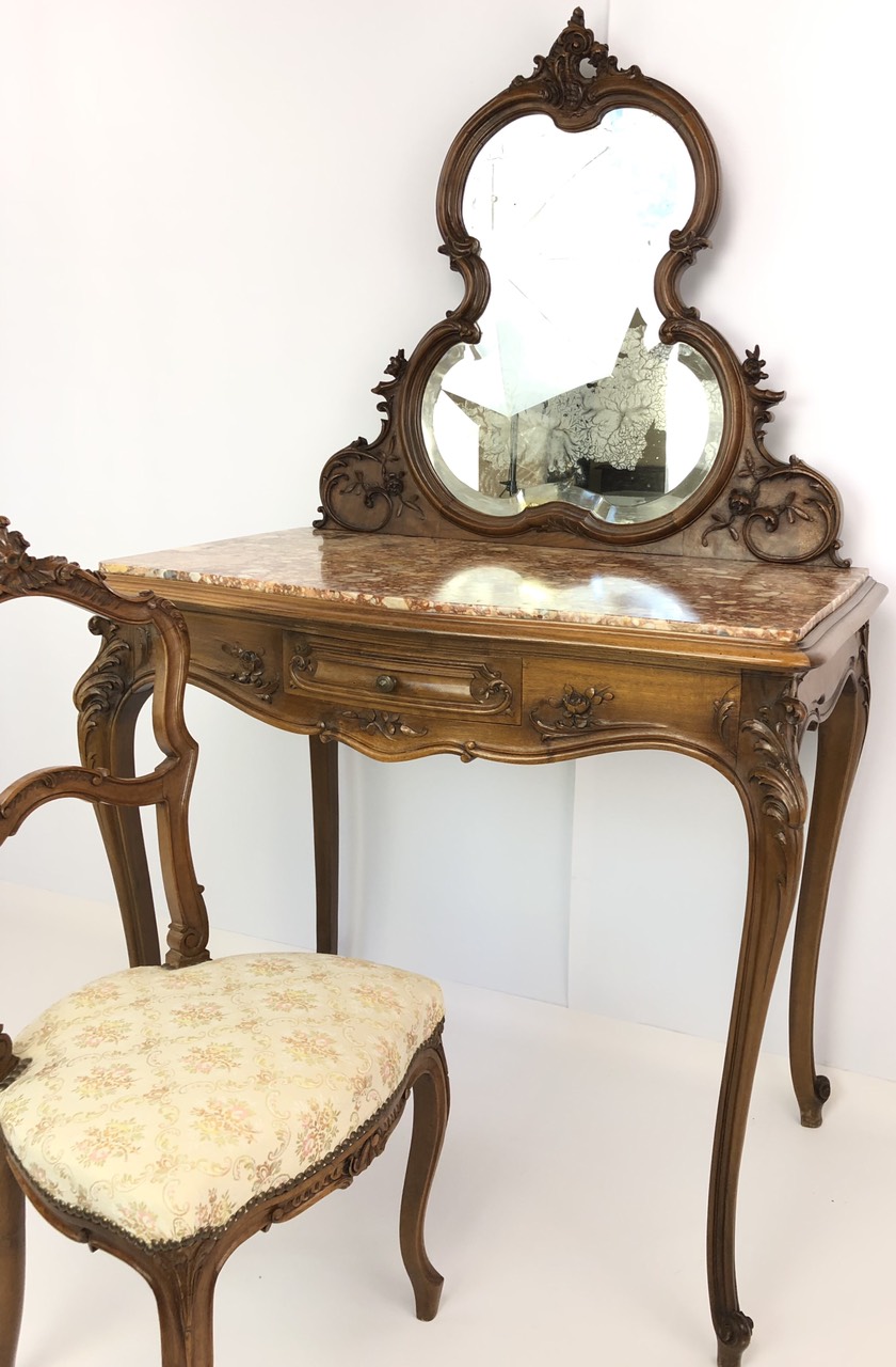 Антикварный дамский столик в стиле Рококо