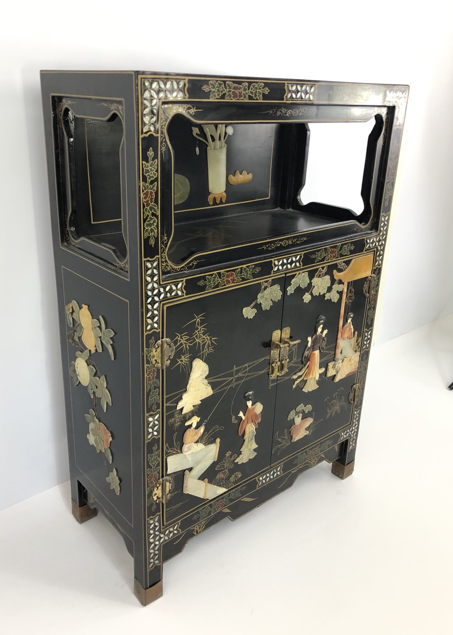 Винтажный шкафчик в стиле Шинуазри