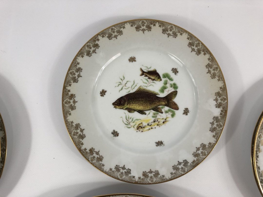 Винтажный набор тарелок лимож с мотивом рыб