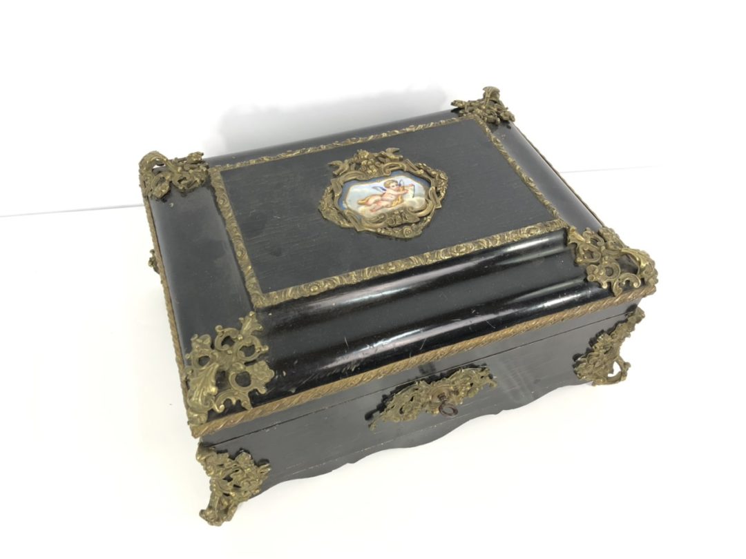 Антикварная шкатулка в бронзовой оправе эпохи Наполеона III