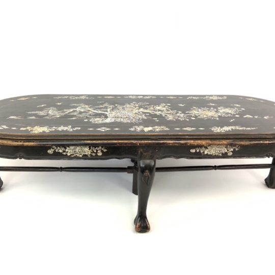 Антикварный низкий стол в стиле Шинуазри