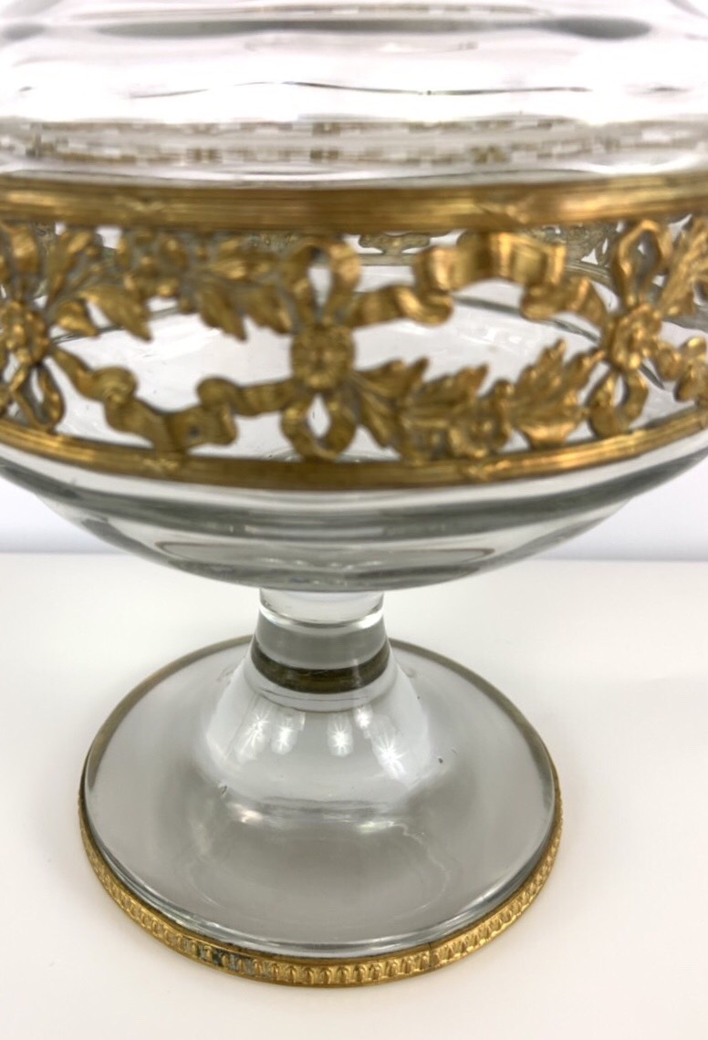 Винтажная стеклянная ваза в бронзовой оправе