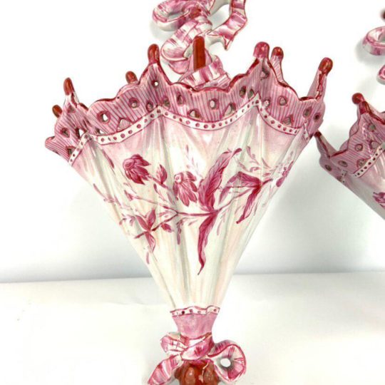 Антикварная пара керамических настенных ваз