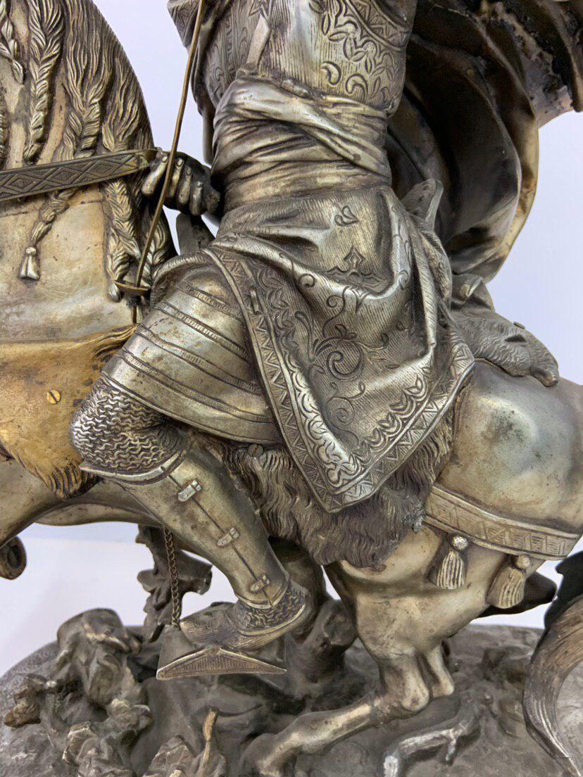Антикварная пара скульптур на мраморном цоколе