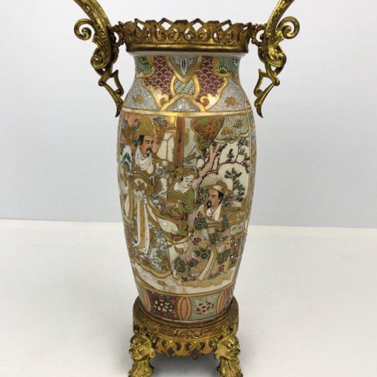 Антикварная ваза в стиле Шинуазри
