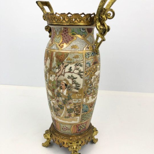 Антикварная ваза в стиле Шинуазри