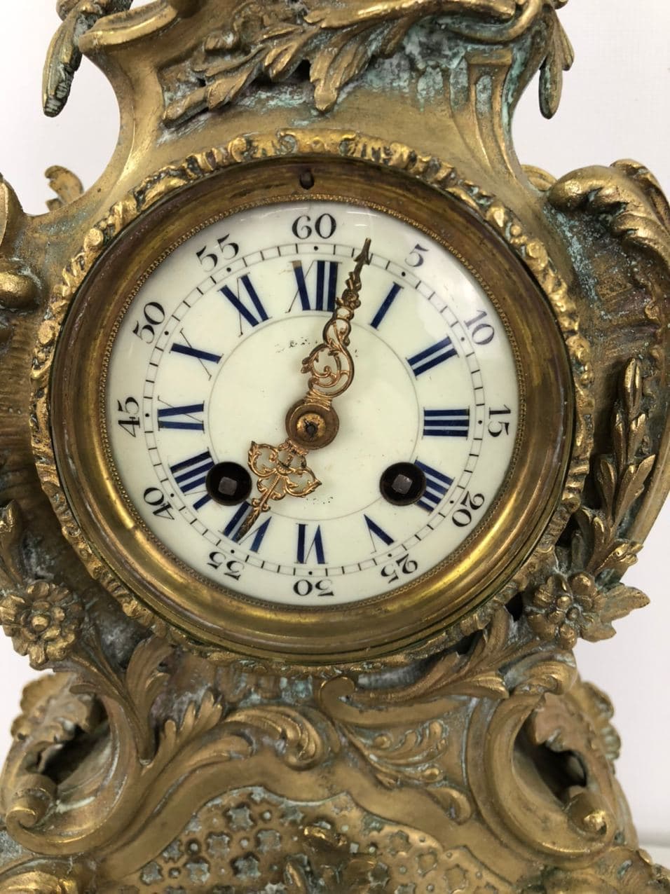 Антикварные бронзовые часы в стиле Рококо