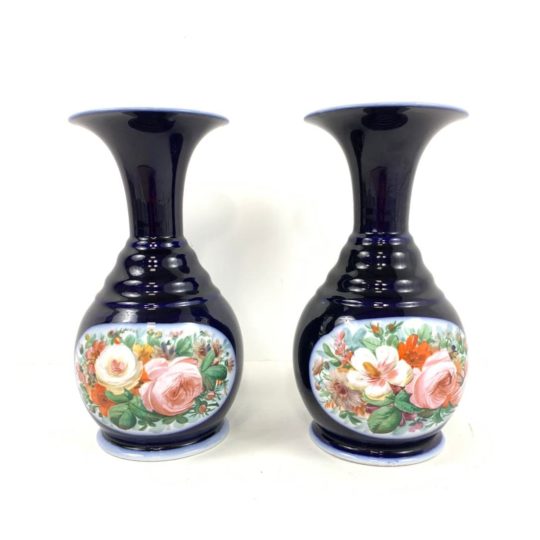 Антикварная пара ваз мануфактуры Vieux Paris