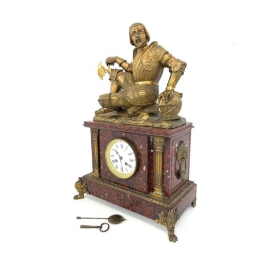 Антикварные часы с бронзовым сюжетом