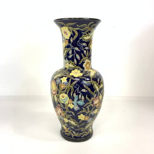 Антикварная напольная ваза в стиле Шинуазри
