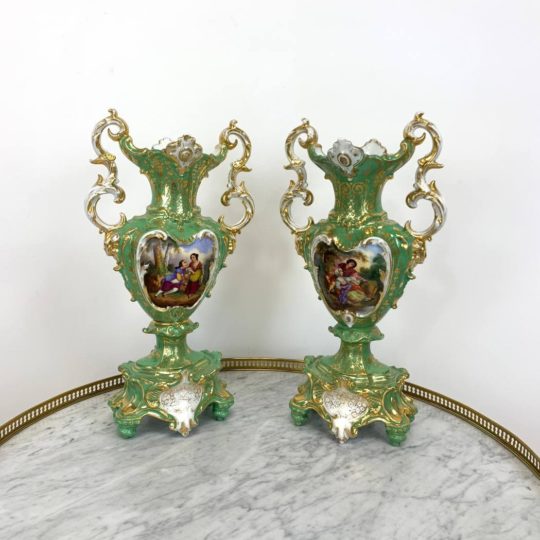 Антикварная пара ваз мануфактуры Vieux Paris