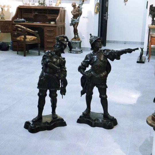 Антикварные статуи из бронзы воинов Конкистадоров