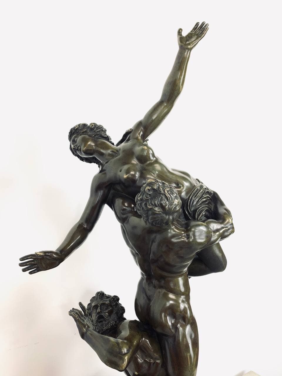 Антикварная бронзовая статуя «Похищение сабинянок»