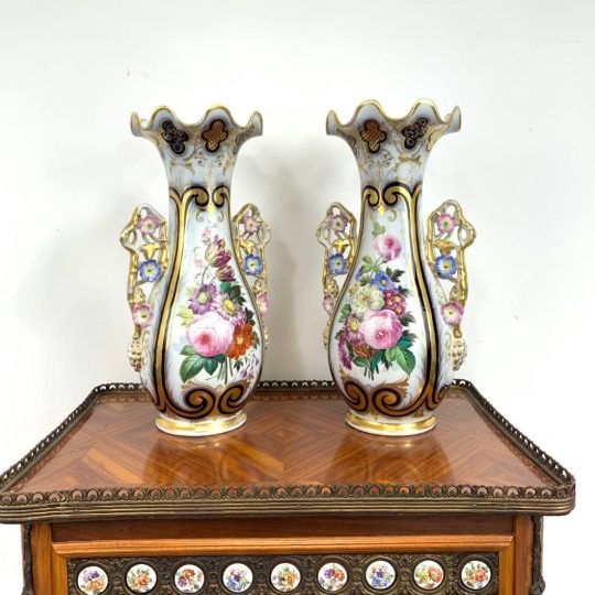 Антикварные вазы мануфактуры Vieux Paris