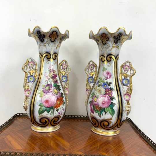 Антикварные вазы мануфактуры Vieux Paris