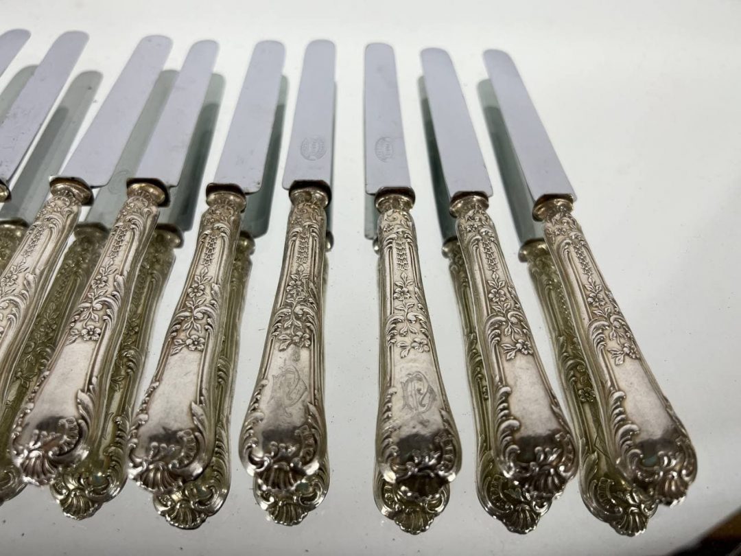 Антикварный набор десертных ножей из серебра