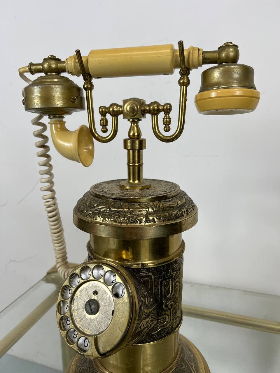 Антикварный телефон из латуни