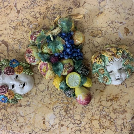 Винтажный настенный декор «Фруктовая гроздь и маски фавнов»