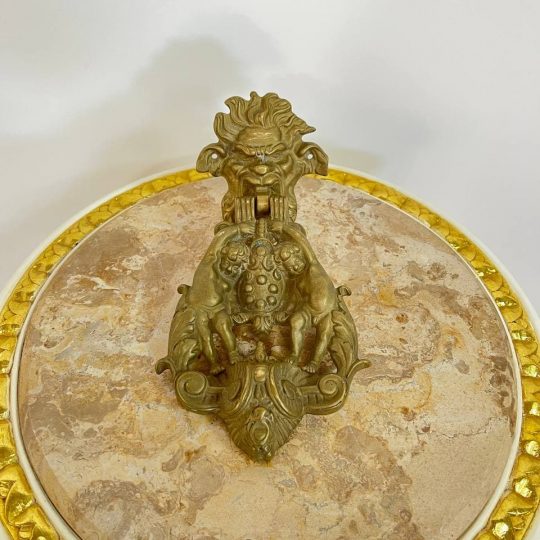 Антикварный дверной  молоток из бронзы