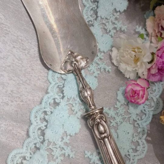 Антикварная серебряная лопатка для торта