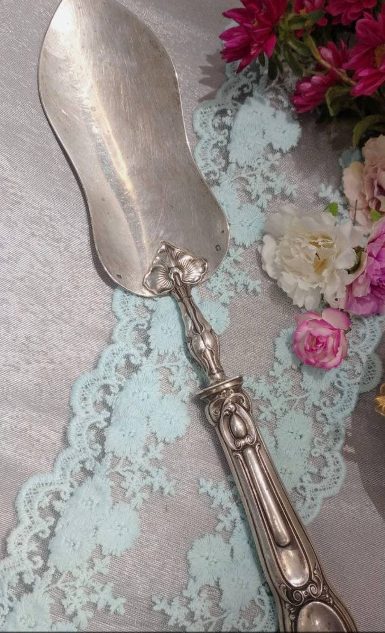 Антикварная серебряная лопатка для торта