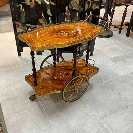 Винтажный сервировочный столик на колёсах