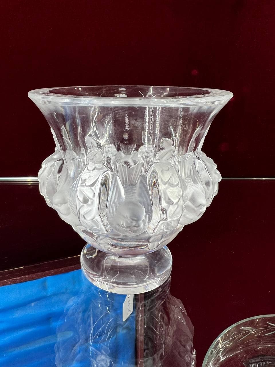 Хрустальная вазочка Lalique, модель «Dampierre»