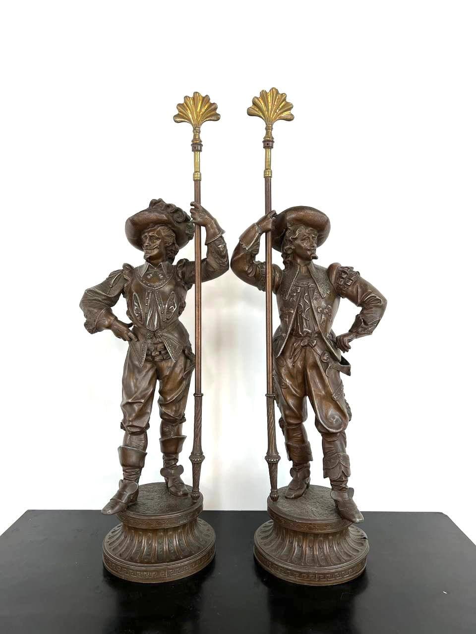 Антикварные парные статуи дворцовых стражников