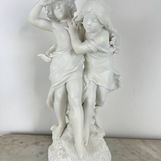 Антикварна скульптурна група «Діти»