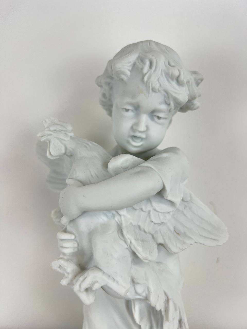 Антикварна скульптура «Хлопчик з півником»