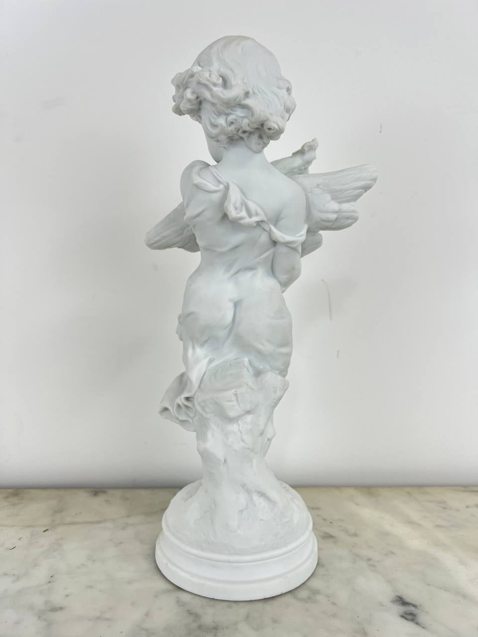 Антикварна скульптура «Хлопчик з півником»