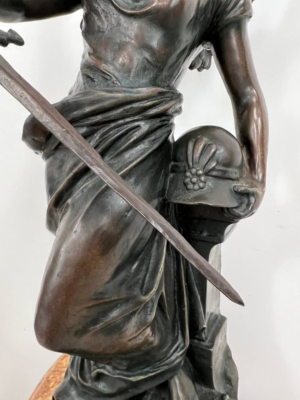 Антикварна скульптура «Немезида»
