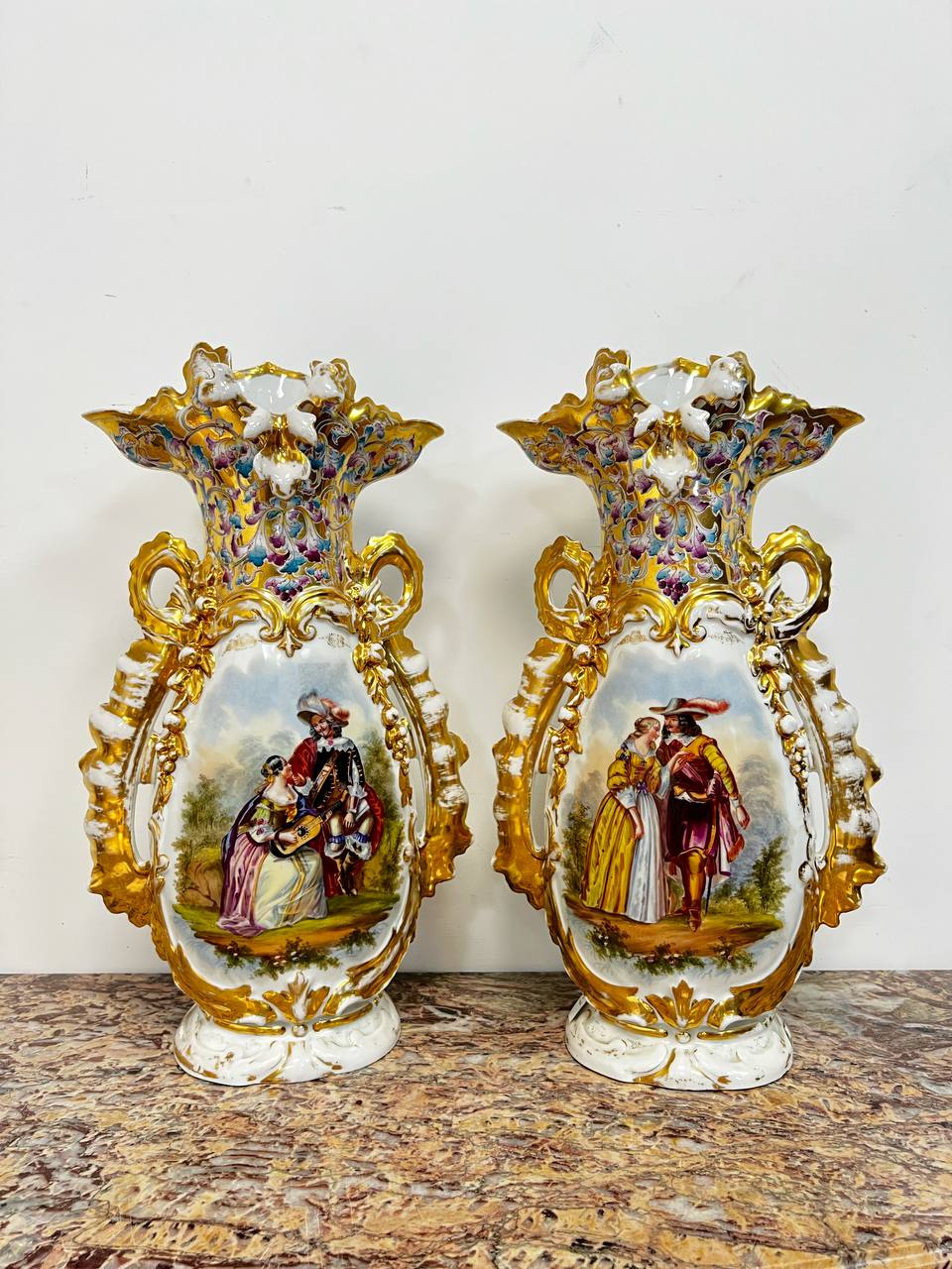 Антикварні вази мануфактури Vieux Paris