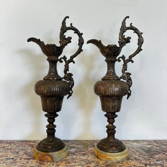 Пара антикварних декоративних ваз