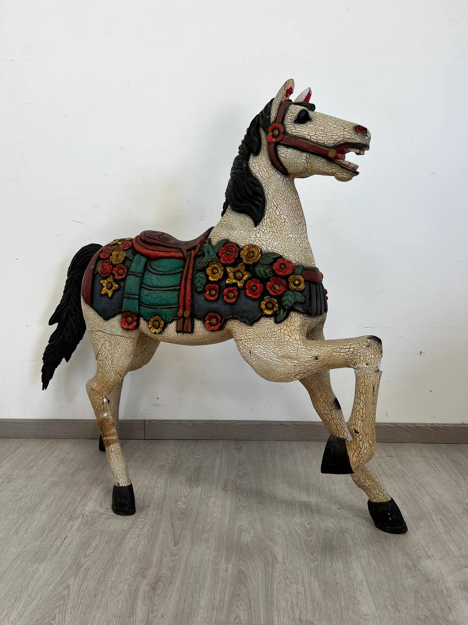 Вінтажний карусельний кінь